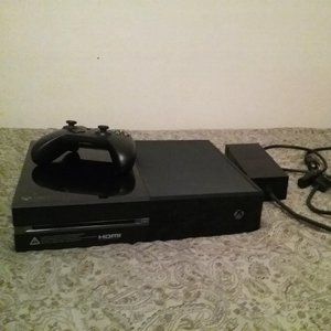 Xbox One with Controller 500gb